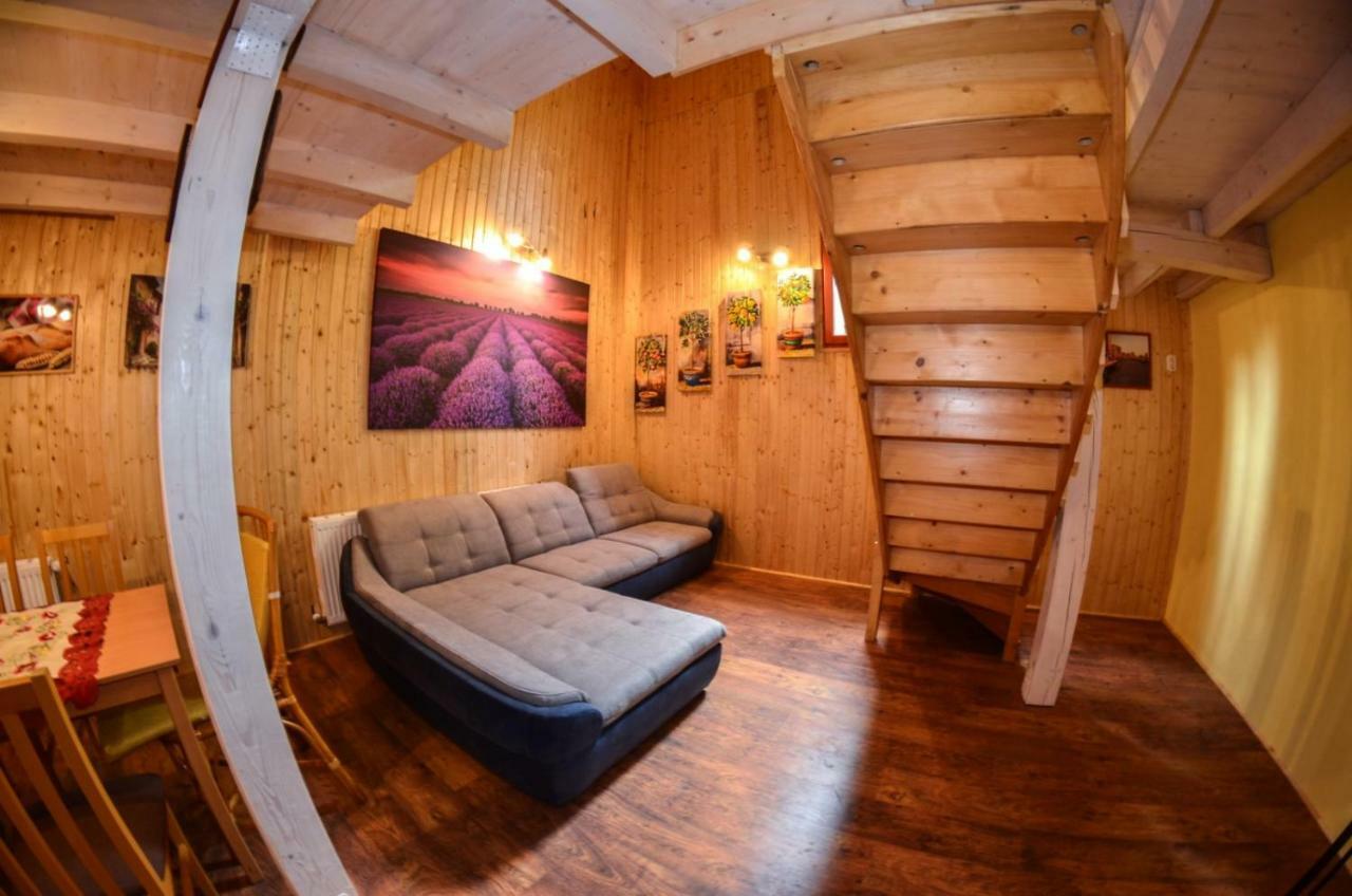 Malom Apartman Derekegyhaz ภายนอก รูปภาพ